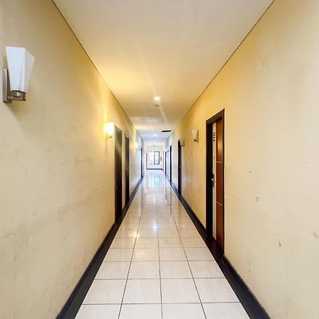 Urbanview Trisula Hotel Makassar Exterior foto