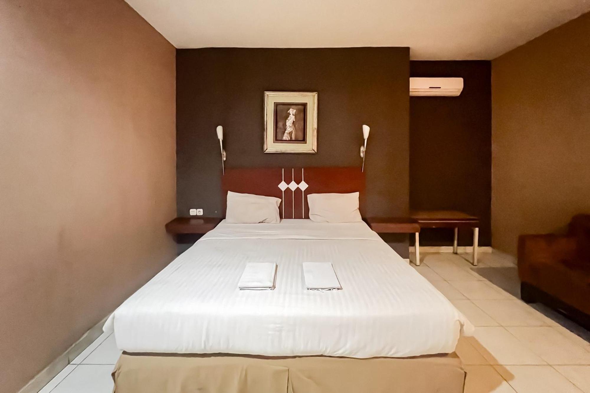 Urbanview Trisula Hotel Makassar Exterior foto