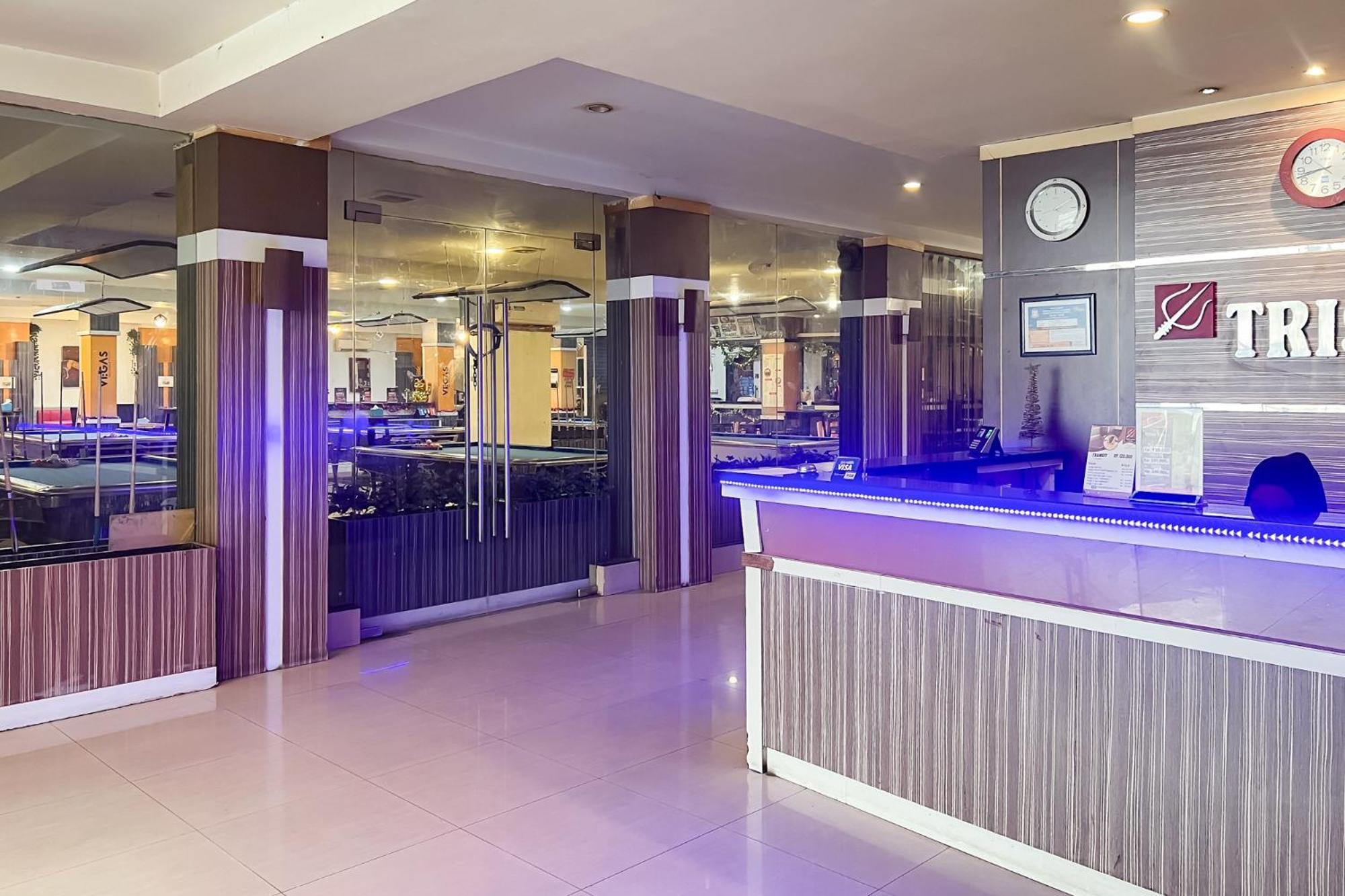 Urbanview Trisula Hotel Makassar Exterior foto