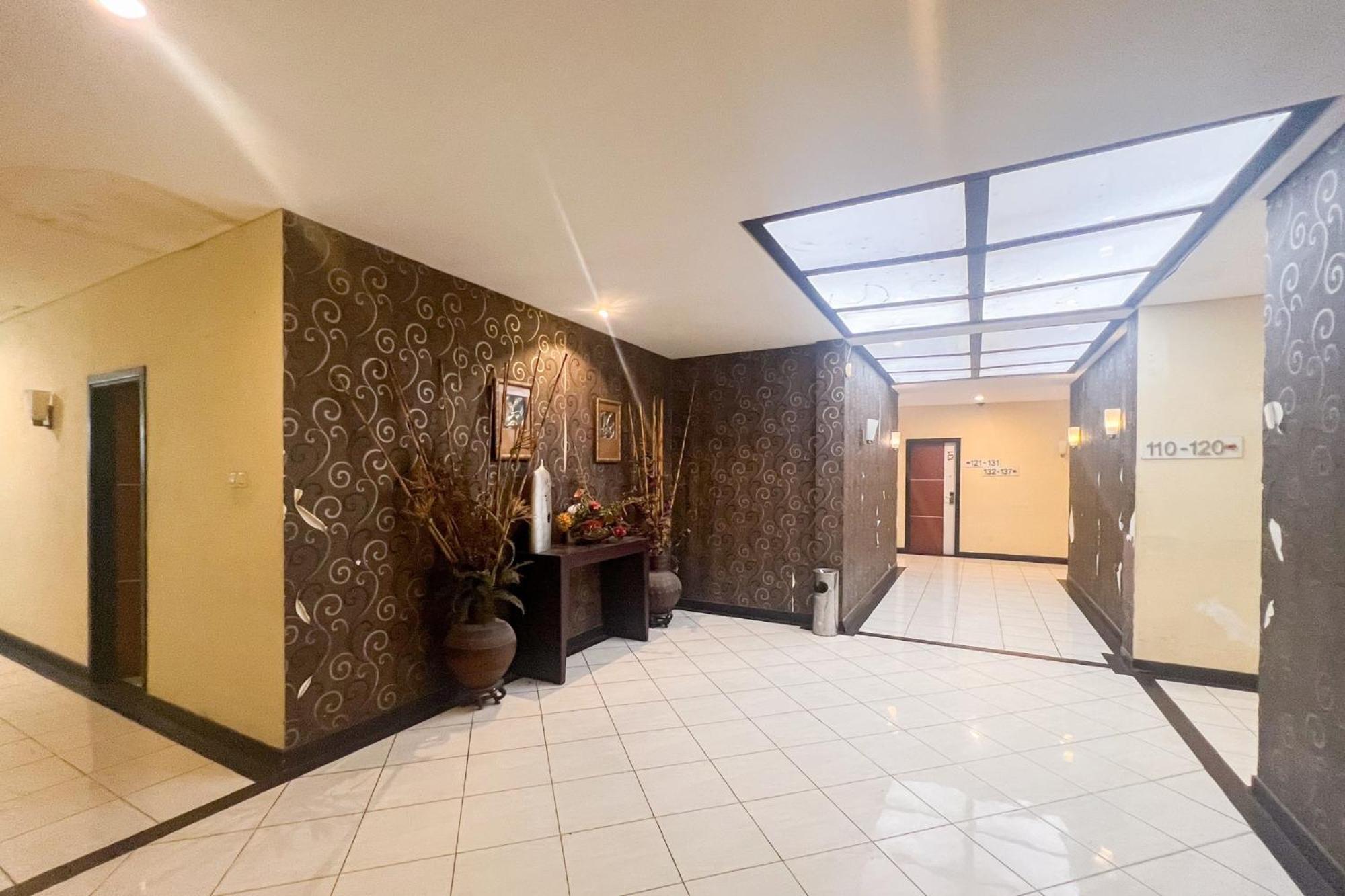 Urbanview Trisula Hotel Makassar Exterior foto