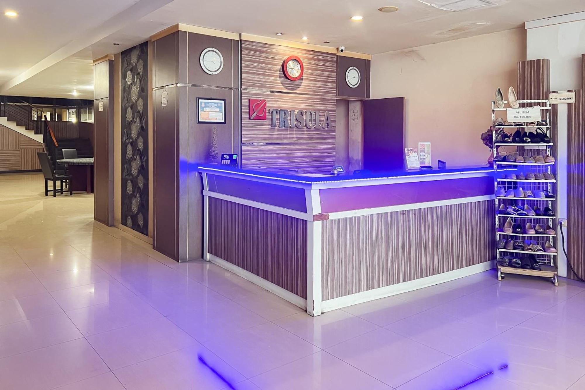Urbanview Trisula Hotel Makassar Exterior foto