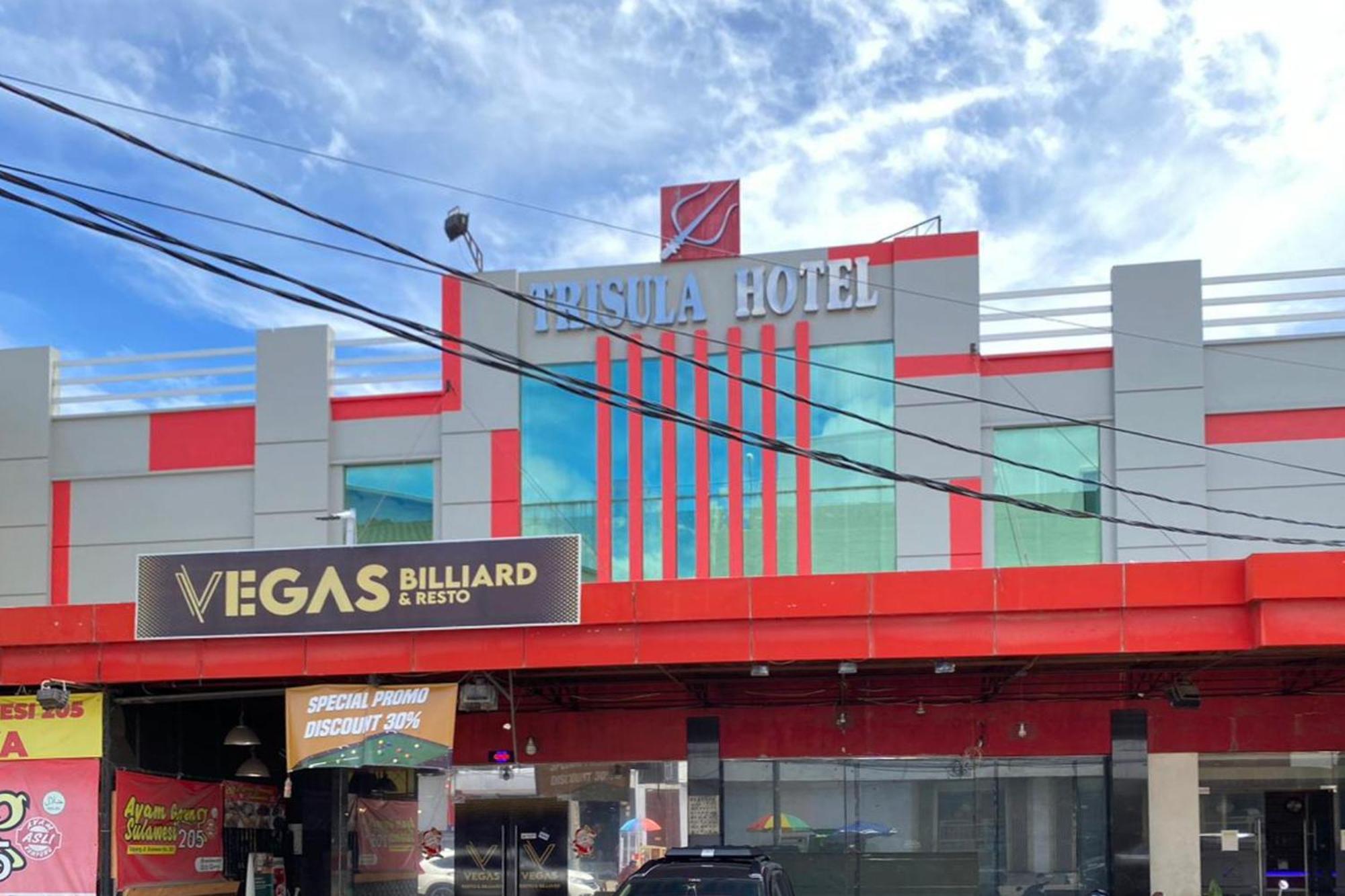 Urbanview Trisula Hotel Makassar Exterior foto