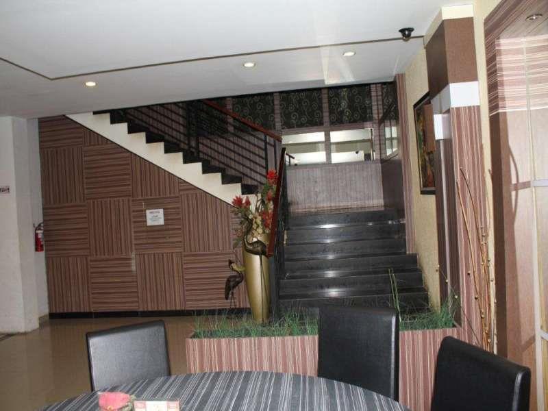 Urbanview Trisula Hotel Makassar Exterior foto