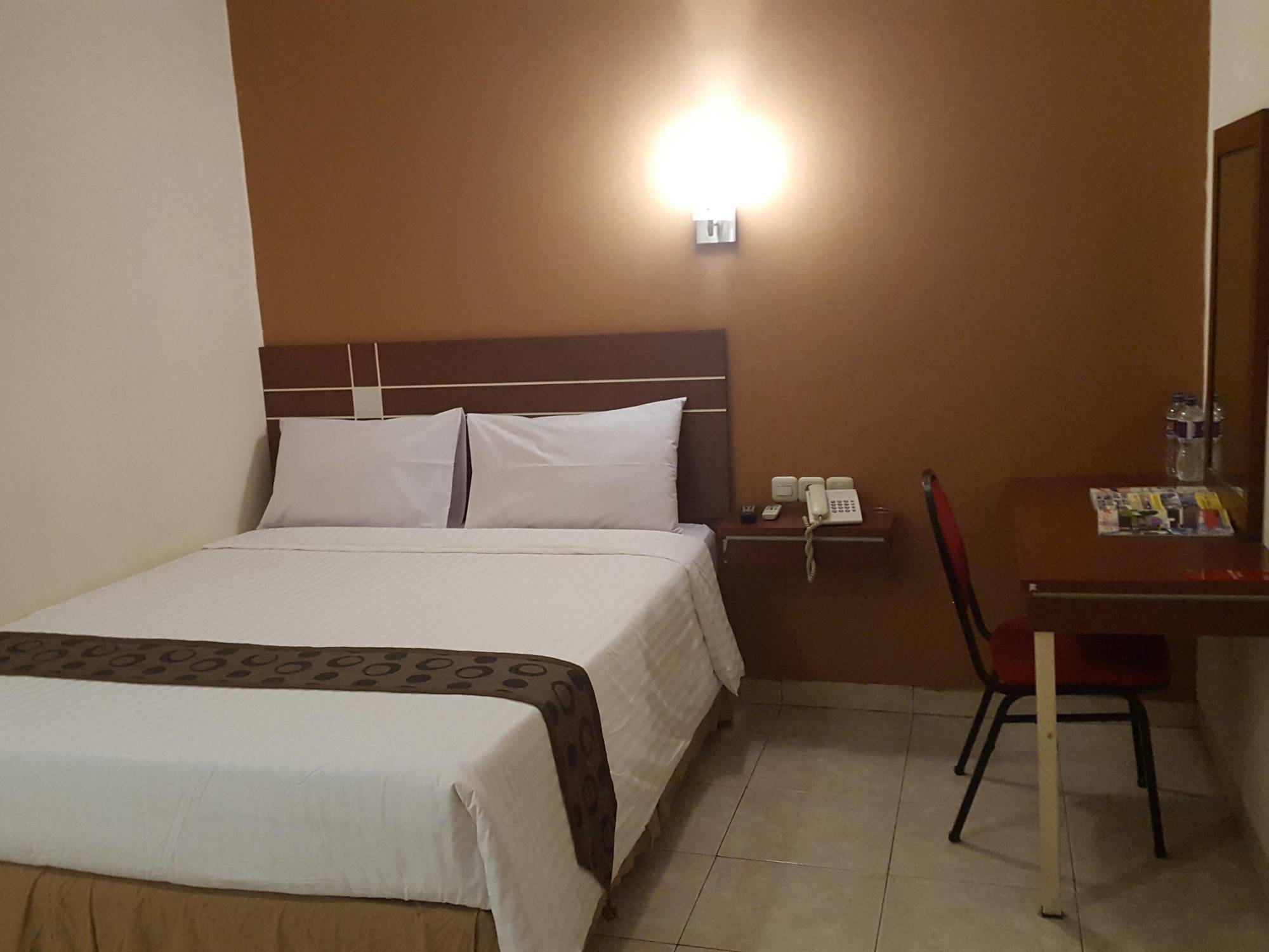 Urbanview Trisula Hotel Makassar Exterior foto
